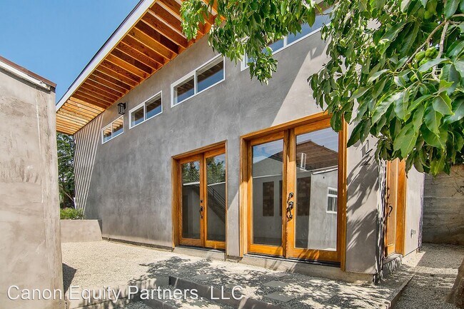 Building Photo - 1 br, 1 bath House - 1559.5 W. Court Street
