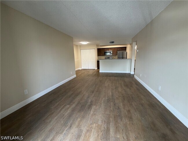 Foto del edificio - 5321 Summerlin Rd
