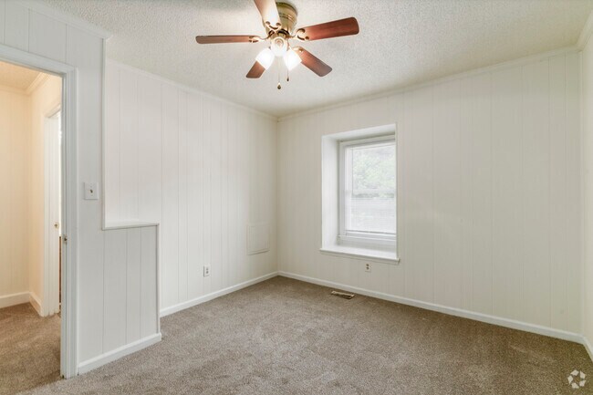 309-D - 2 habitaciones, 1.5 baños - 950 pies cuadrados - Dormitorio - Southfork Apartments