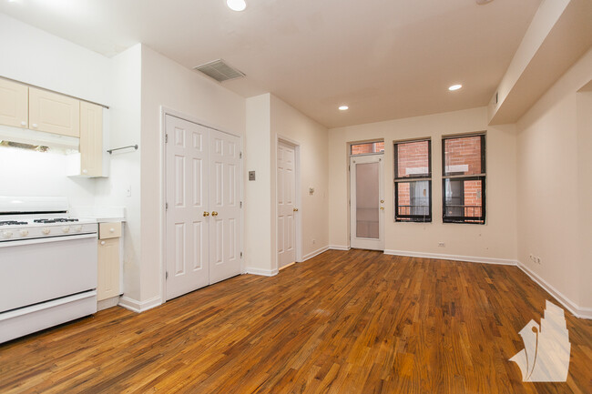 Building Photo - 917 W Dakin St