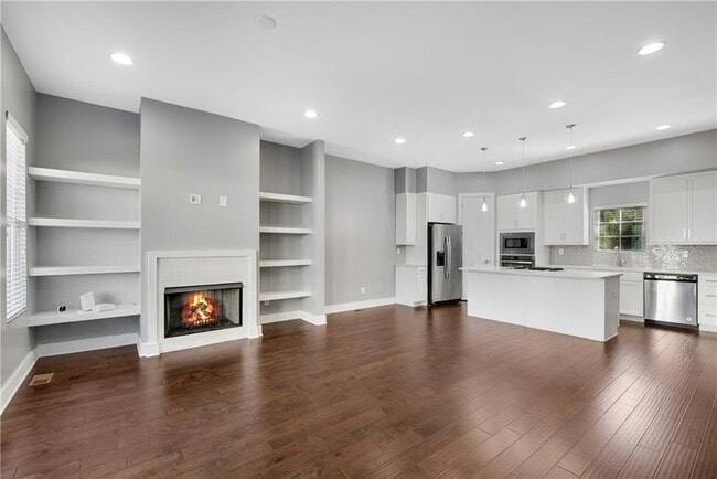 Foto del edificio - 743 Taylor Ct