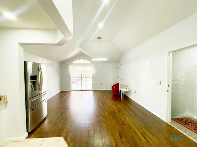 Building Photo - 3 bedroom in Brooklyn NY 11207