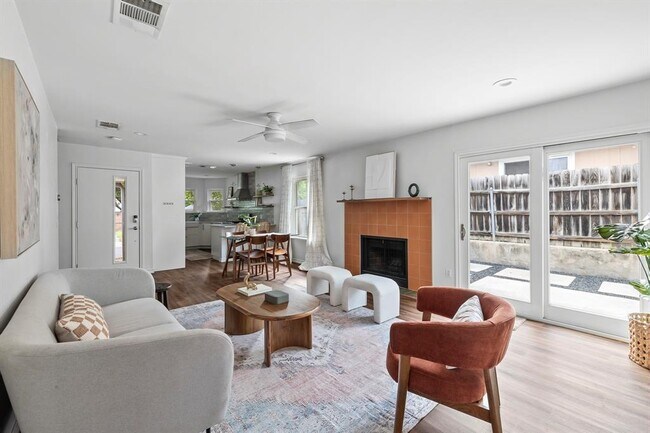 Foto del edificio - 1003 Glen Oaks Ct