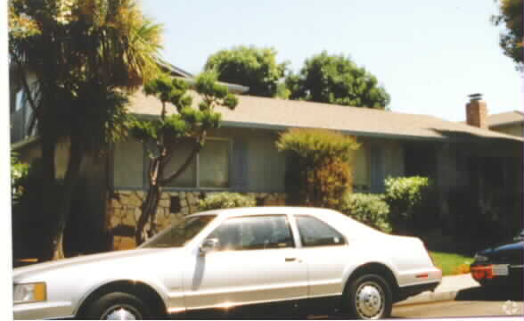 Building Photo - 871 Burbank Dr