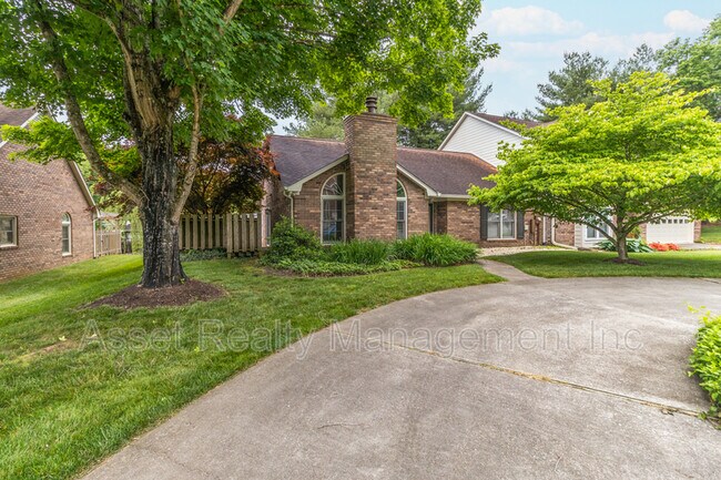 Building Photo - 707 Landing Ln