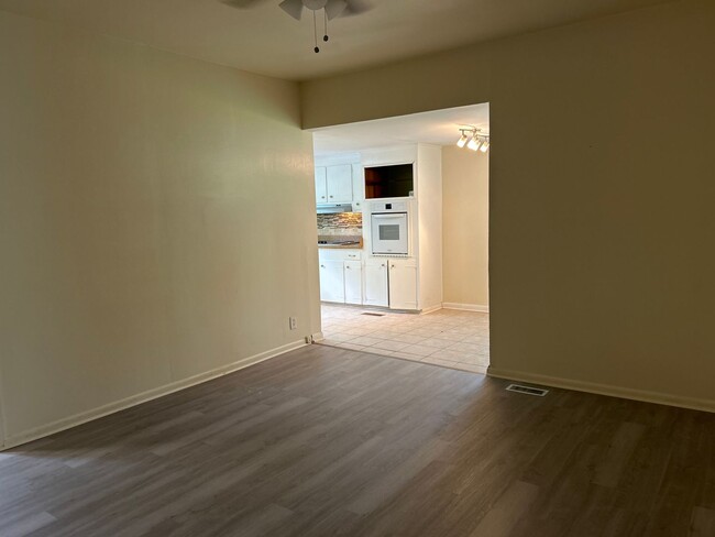 Building Photo - DRP Investments-3304/3306 Maple Road