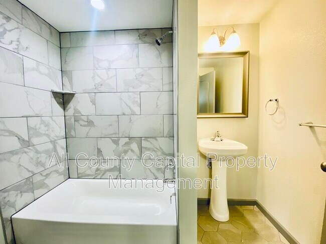 Foto del edificio - 6915 Bethune Ave