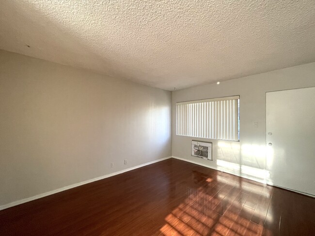 Foto del edificio - 701 W Newmark Ave