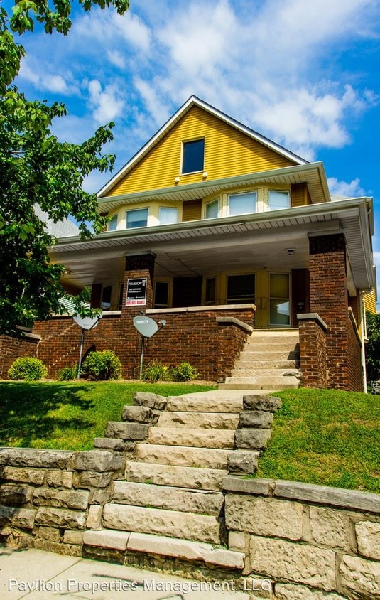 Primary Photo - 318 N College Ave