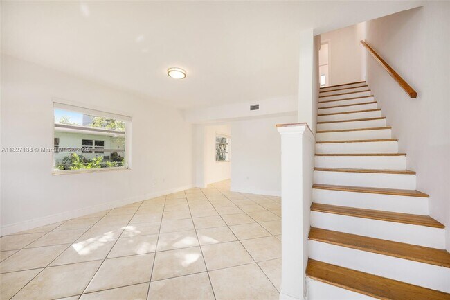 Foto del edificio - 2330 SW 26th Ln