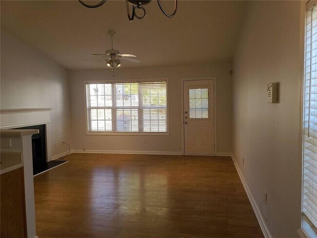 Foto del edificio - 363 Greystone Pkwy