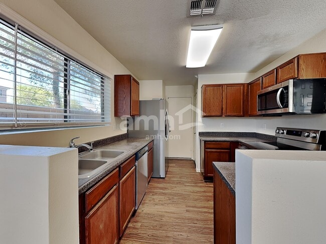 Building Photo - 9680 N 82nd Ln