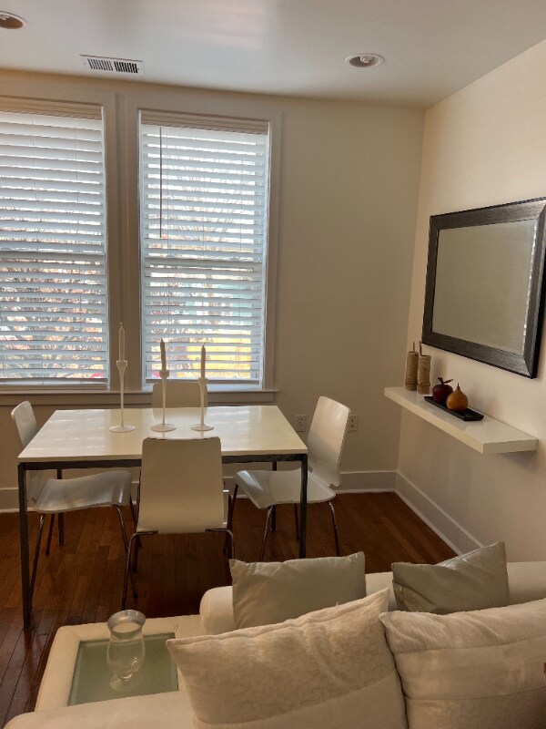 Foto del edificio - 1352 Longfellow St NW