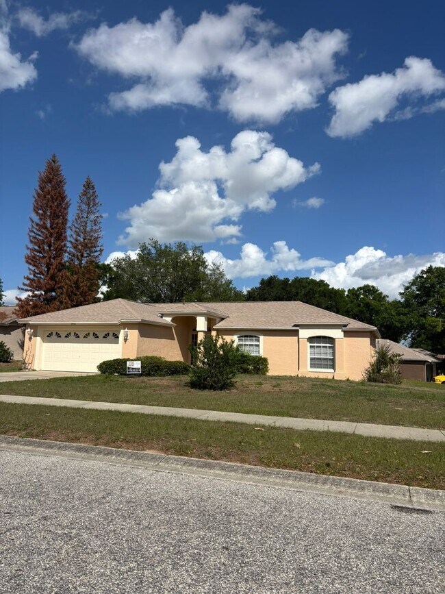 Foto del edificio - Beautiful Home in the Heart of Clermont – Prime Location!