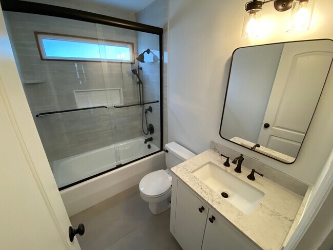 Foto del edificio - Amazing Brick 3 bedroom 2 bathroom rental ...