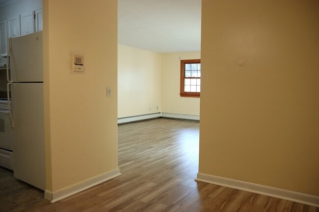 Building Photo - 209 Great Rd