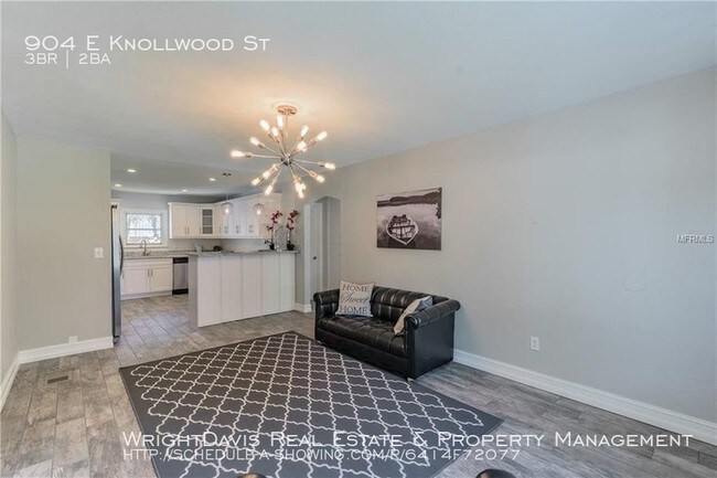Building Photo - 904 E Knollwood St