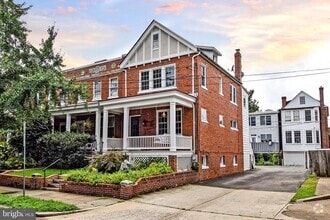 Building Photo - 2426 Observatory Pl NW