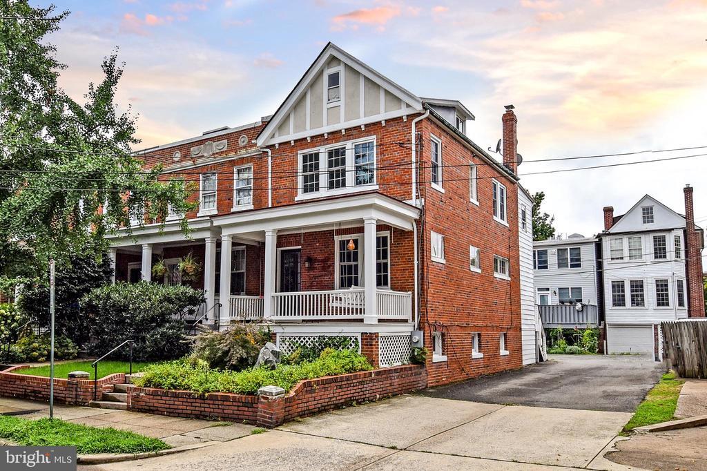 Primary Photo - 2426 Observatory Pl NW