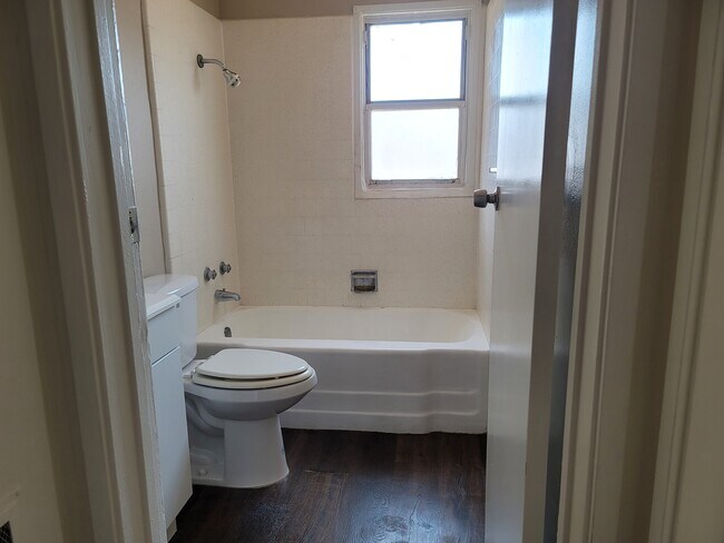 Building Photo - 340 Robalo St