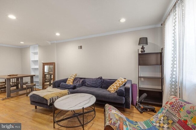 Building Photo - 845 N Bambrey St