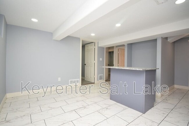 Building Photo - 33 E Cleveland Ave