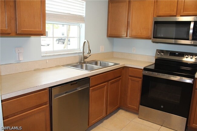 Building Photo - 9076 Gervais Cir