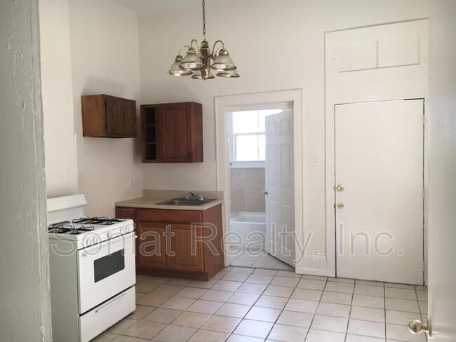 Building Photo - 3029 Iberville St