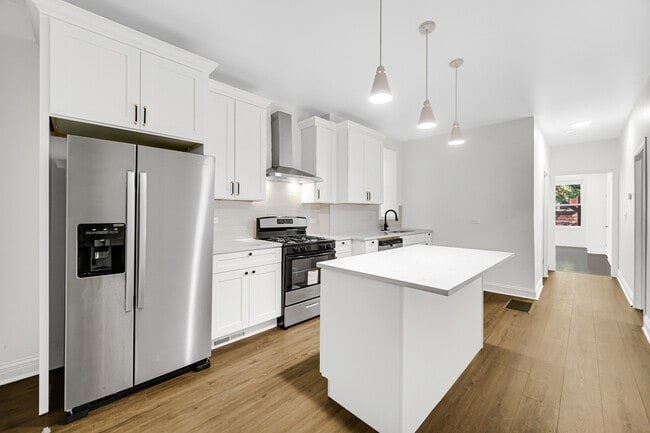 Foto del edificio - 2620 N Ridgeway Ave