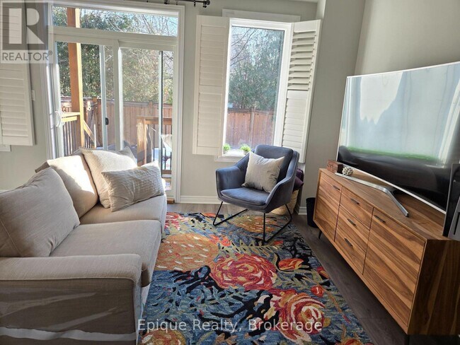 Photo du bâtiment - 445 Ontario St S