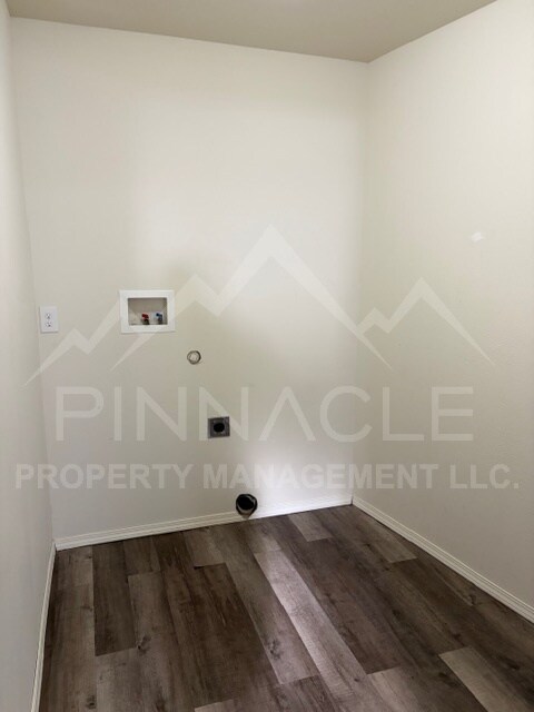 Foto del edificio - 323 Emerald Rd