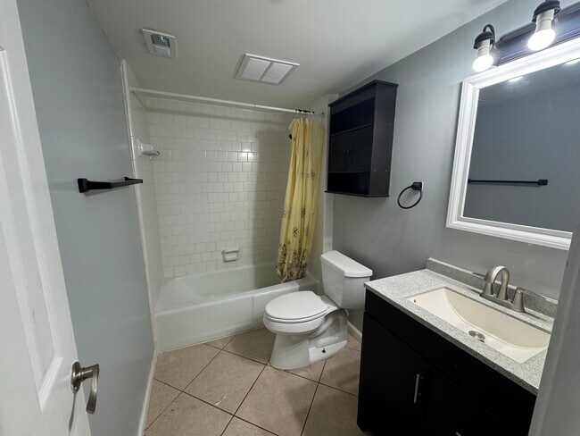 Foto del edificio - 406 Marshall Ct