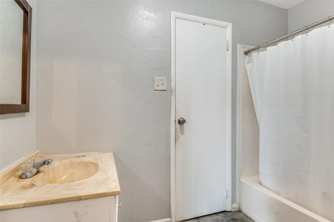 Building Photo - 877 Betty Dr