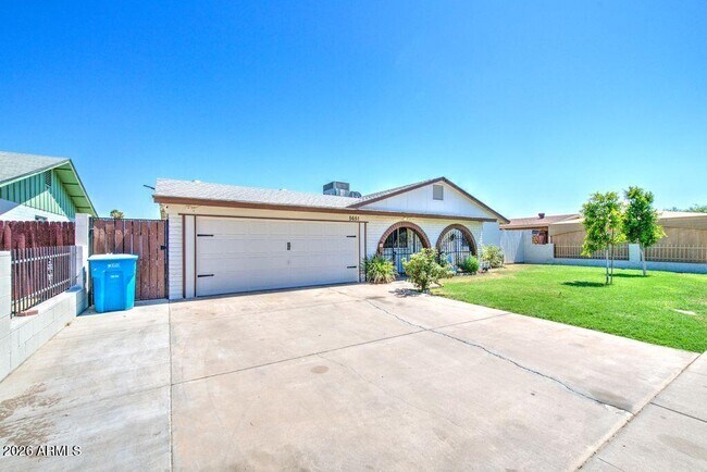 Building Photo - 5651 W Monte Vista Rd