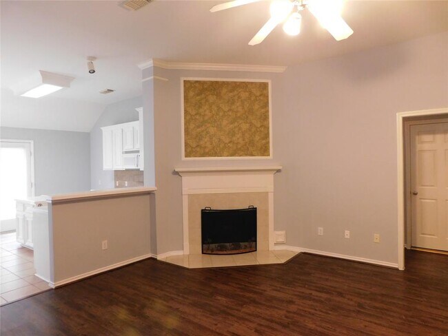 Foto del edificio - 4211 Creek Hollow Ln