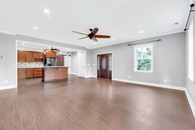Foto del edificio - Spacious Rental with Modern Kitchen, Large...