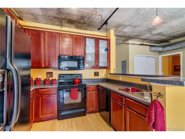 Building Photo - 1475 Delgany St