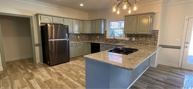 Building Photo - Stately Brick Home in Prime City Location