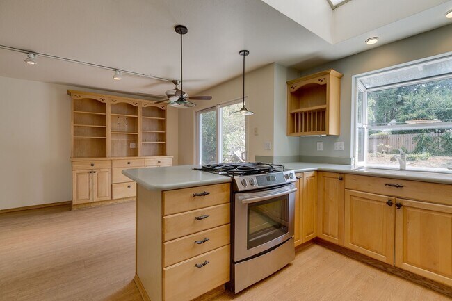 Building Photo - Charming Bellevue home in Woodridge neighb...