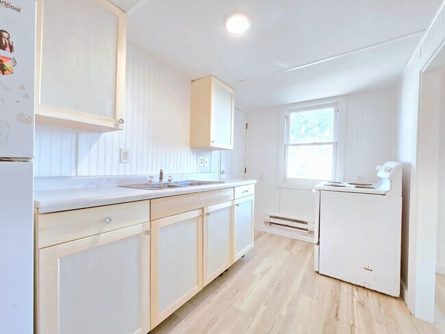 Building Photo - 420 Middlebury St