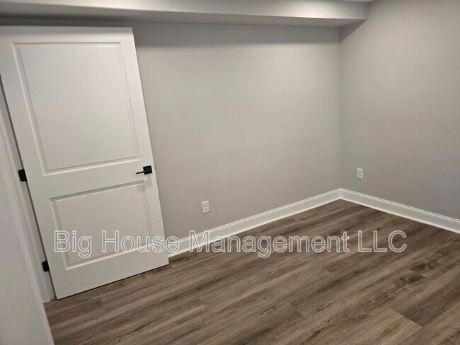Building Photo - 707 Druid Park Lake Dr
