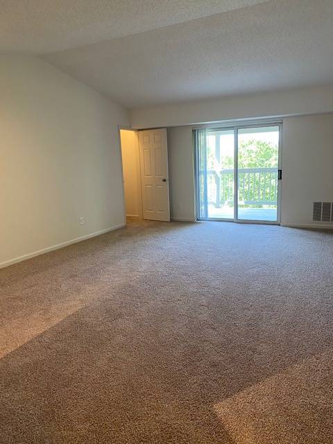 Building Photo - Charming 1Br + Den, Close to West End, Gre...