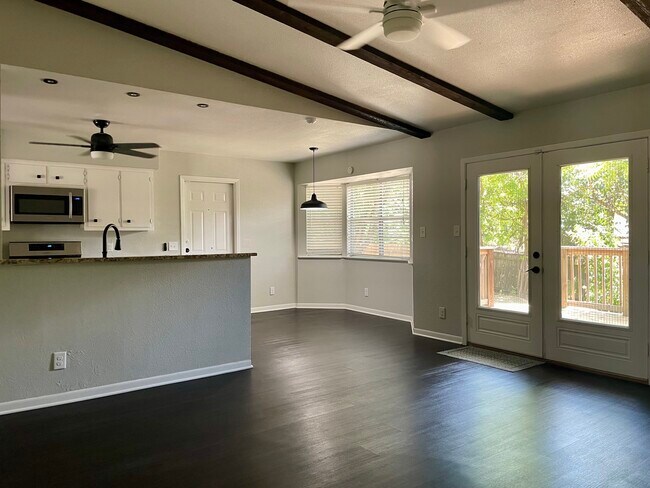 Open concept, high ceilings - 6717 Tulsa Cove