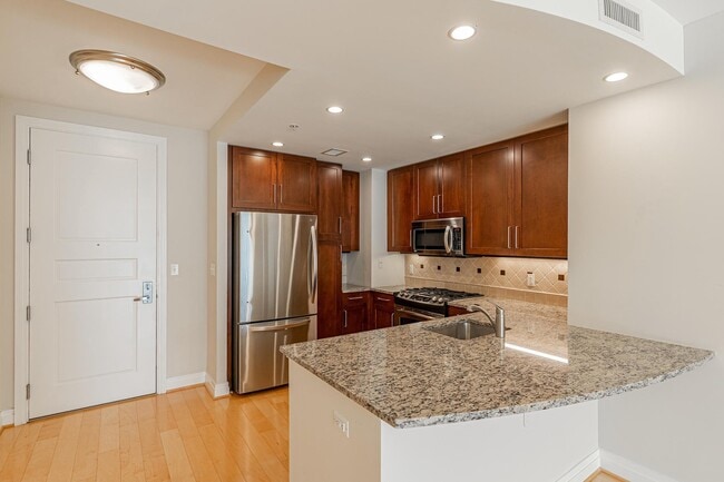 Building Photo - 8220 Crestwood Heights Dr