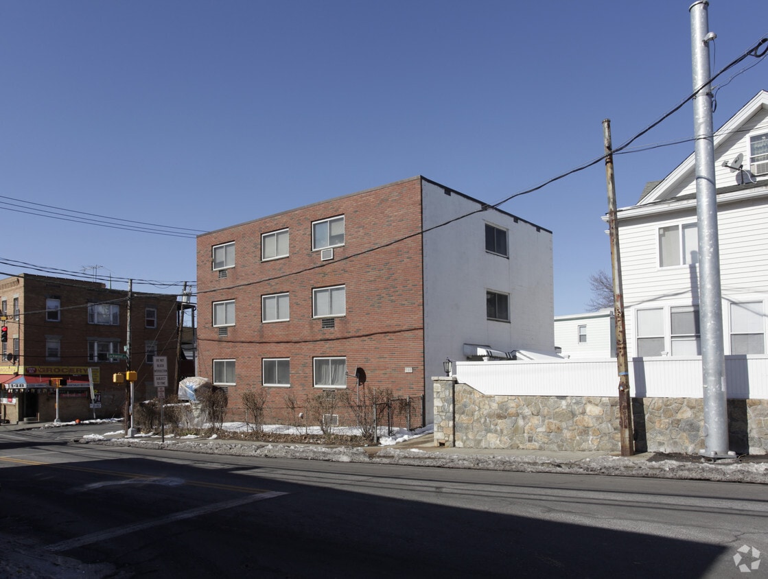 Building Photo - 166 Cove Rd