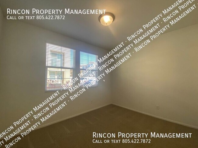 Building Photo - Gorgeous Teso Robles Townhome--Camarillo *...