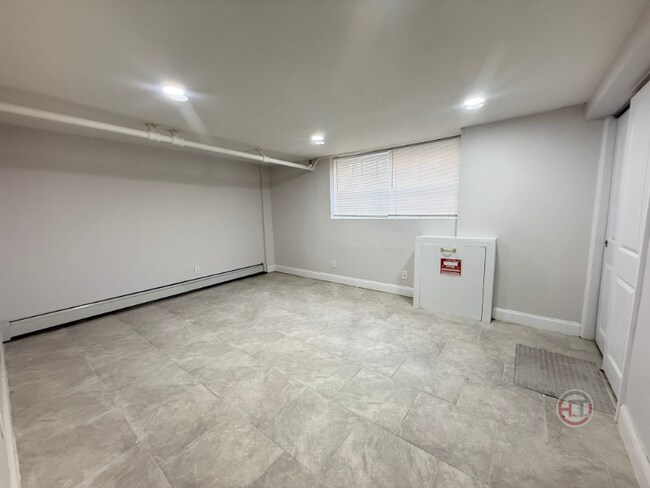 Foto del edificio - 1952 Ellis Ave