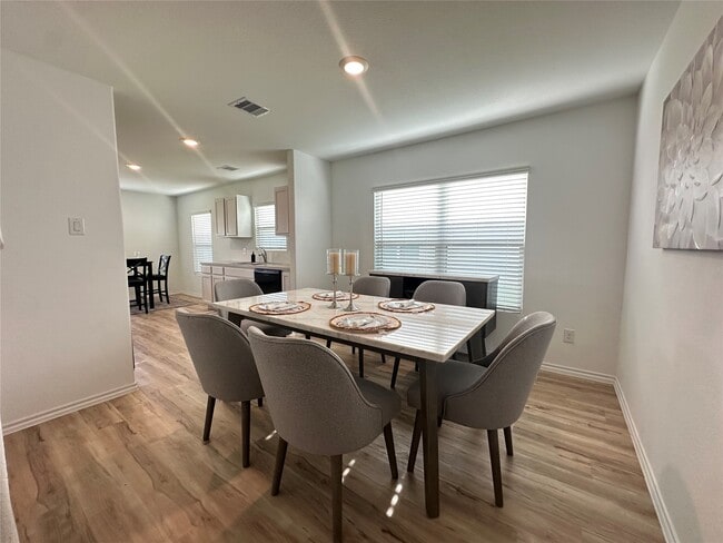 Building Photo - 11079 N Lake Mist Ln