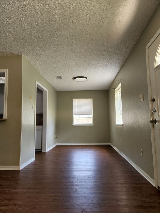 Building Photo - Recently remodeled 3 bedroom, 2 bath brick home