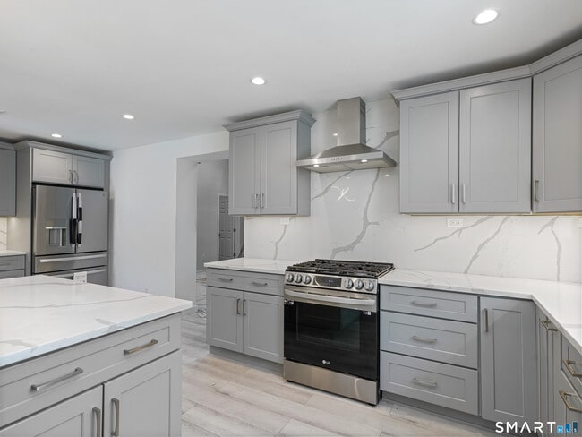 Building Photo - 24 King St